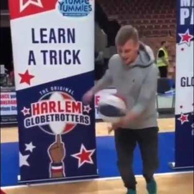 This man flexing his basketball spinning skills