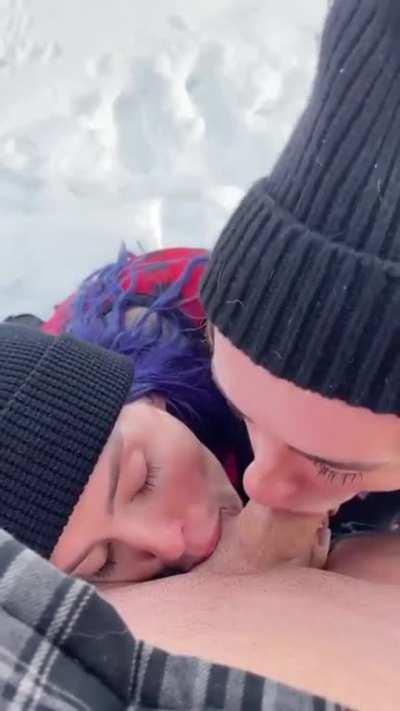 Say hi if you want an outdoor Canadian blowjob with a trans girl 😜❄️🇨🇦❤️