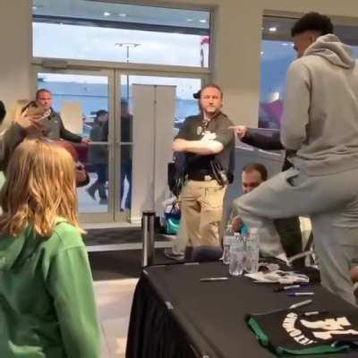 NBA player Giannis Antetokounmpo's wholesome reaction to a young fan showing him some of her artwork