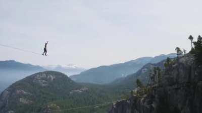 Free solo slacklining 951ft