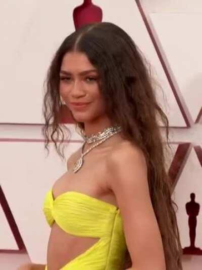 Zendaya looking stunning at the 2021 Oscars