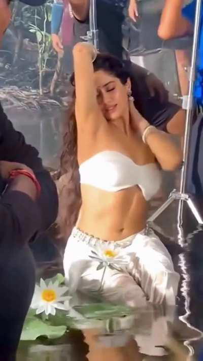 Jhanvi kapoor BTS from Devara movie song shoot