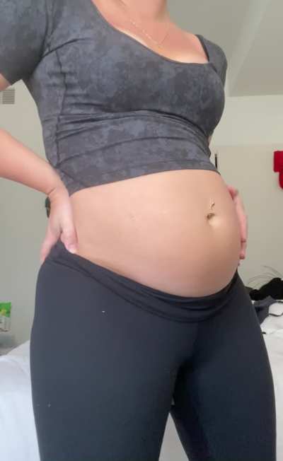 Can you believe this belly is only 16 weeks??