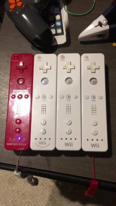 Wii remotes synchronizing their lights