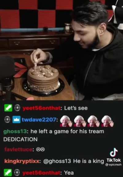 Streamer epicmoh celebrates one of his viewer’s birthday because his/her parents are busy.