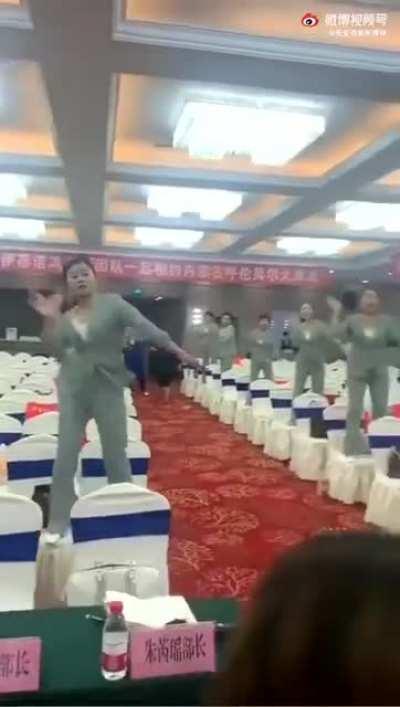 Chinese Clapping Sales Cult