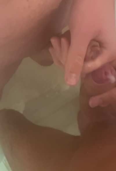 Cumshot with a friend (18-22)