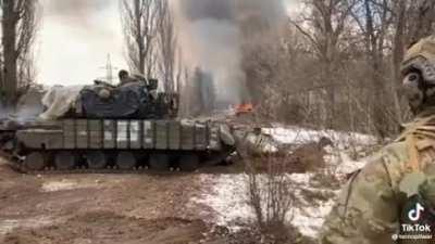 Ukrainian Tank blows up abandoned Russian IFV