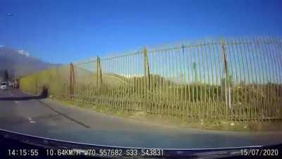 Car robbery ATTEMPT caught on camera.