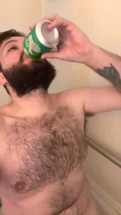 What’s up shower beer bros and bro-ettes? Couldn’t stay away for long so the drunkard cripple is officially back! Cheers 🍻