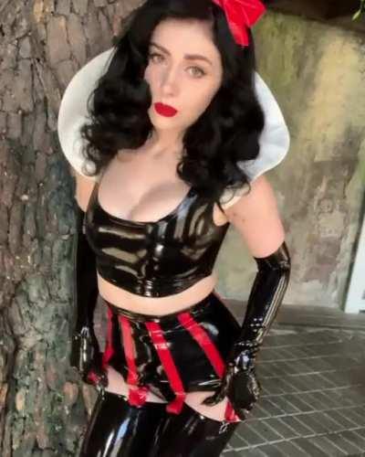 Lovely Snow White in latex