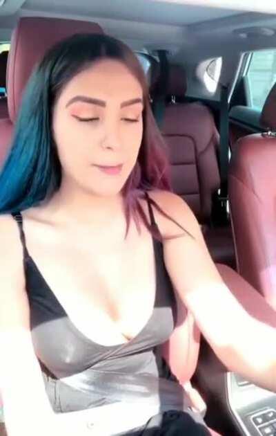 Visita a mami ft tetas sin escote