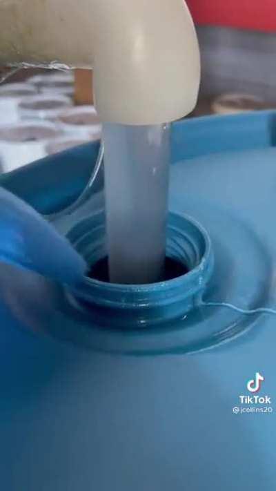 This liquid polymer pour