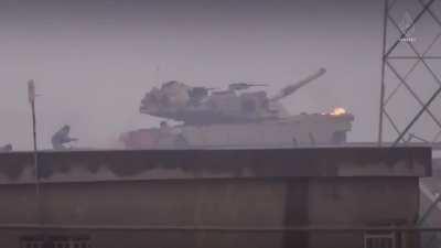 ISIS tank hunters overrun's Iraq position and captures two Iraqi Abrams tank.