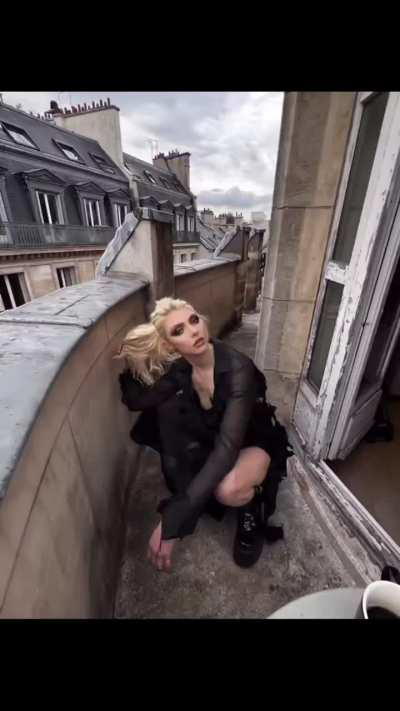 Birthday girl Taylor Momsen in Paris! ☕