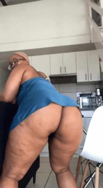 fat ass baddie