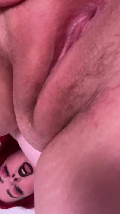 My pussy needs something to squeeze please 