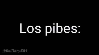 Las pibas los pibes: Cantando