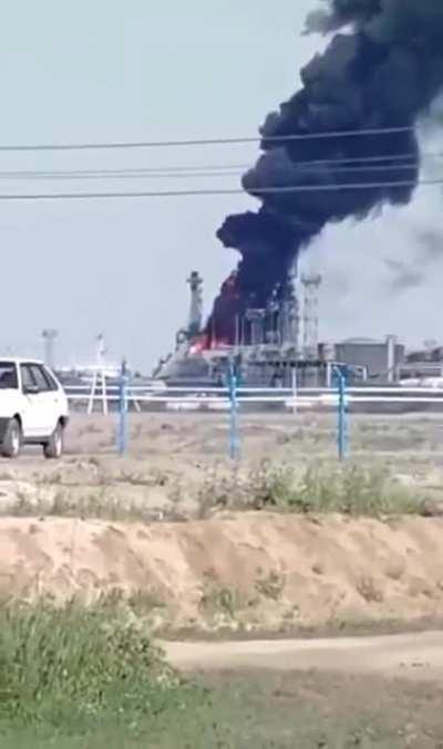 In Russia, in the Rostov region, the Novoshakhtinsky oil refinery is on fire. Eyewitnesses reported that the plant caught fire because of a kamikaze drone.