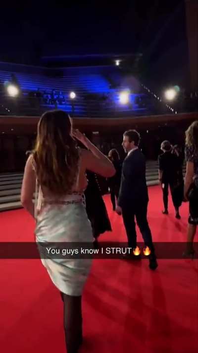 Strutting Bella | Snapchat, 10/20/24