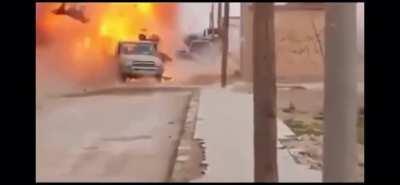 (Volume warning) ISIS technical destroyed by Iraqi tank fire