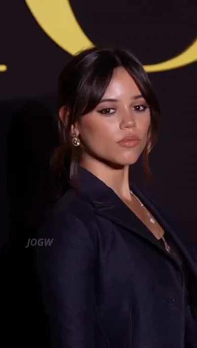 Jenna Ortega looking sexy in a suit 😍