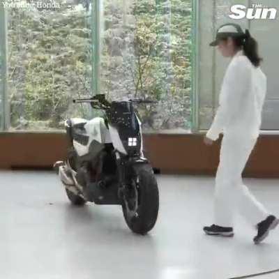 Self-balancing motorbike