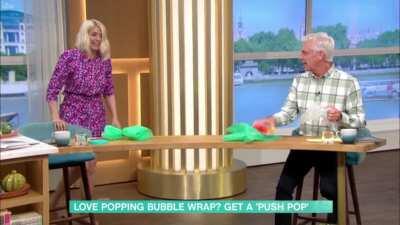 Holly Willoughby - (This Morning - 28/04/21)