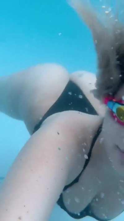 “Wanna see a big PHAT booty underwater?” - Coco (top 3 pawgs) Bliss