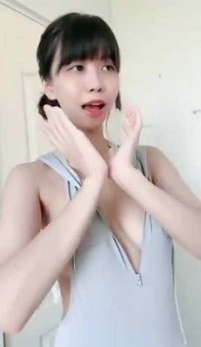 巨乳幼儿园老师