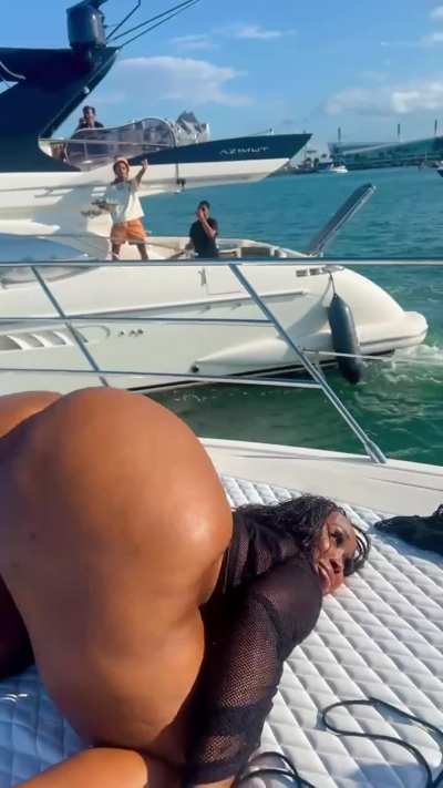 Her ass need to do real content ‼️