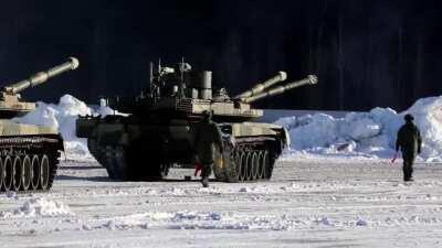 Russian army takes delivery of 8 T-90M Proryv main battle tanks