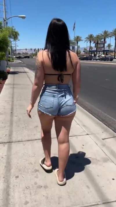 Rosa Jasmin Walking in L.A.