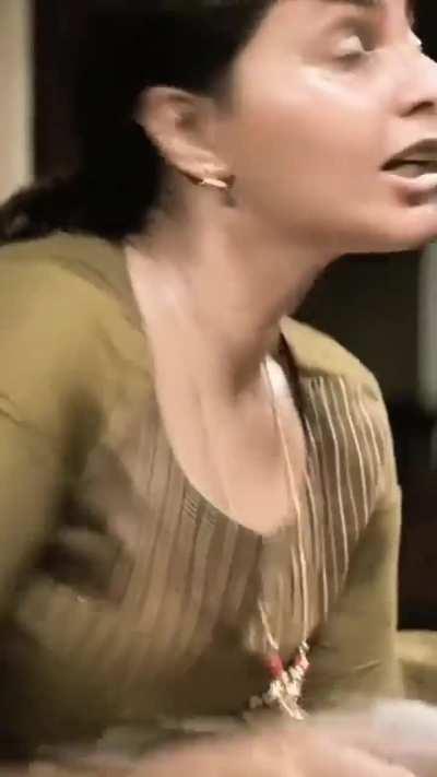 Aishwarya Lekshmi Sweaty Cleavage 