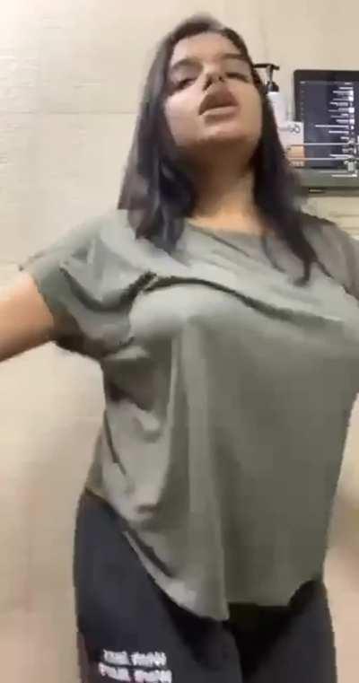 Chubby Indian Girls Showing Her Huge Boobs