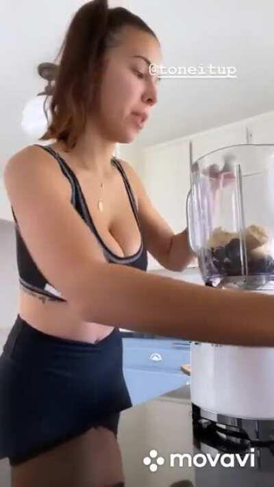 Sports Bra Blender Vid