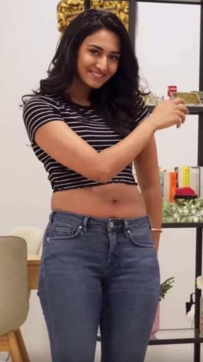 Erica Fernandes navel 