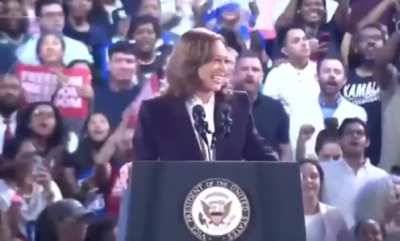 Kamala Harris booed after Beyoncé didn’t preform, as reported, during her rally in Houston, Texas 