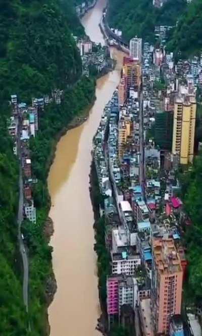 This city living on the edge of the river.