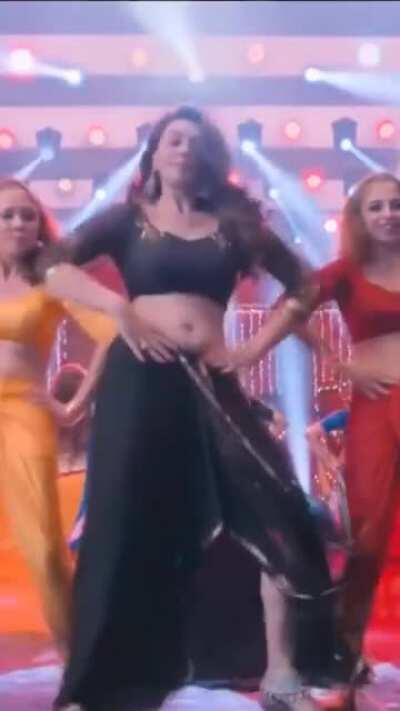 Hansika Motwani jiggling around💦