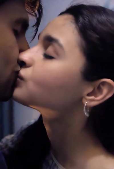 Alia bhatt best kissing scene