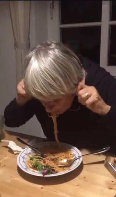 This is the correct way to eat spaghetti.