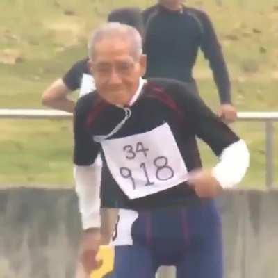 this man was born in the year 1917, still running a race at the age of 102