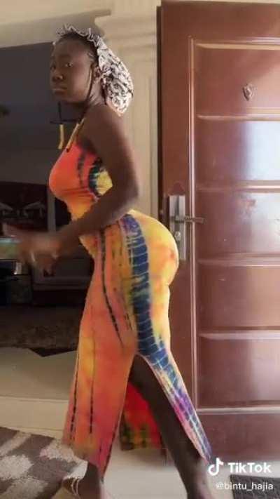 Hot tiktok (ass looks amazing in a dress)