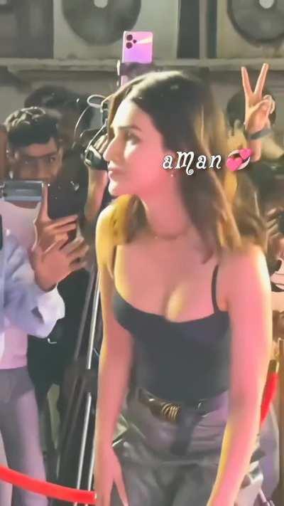 Kriti sanon big tits 