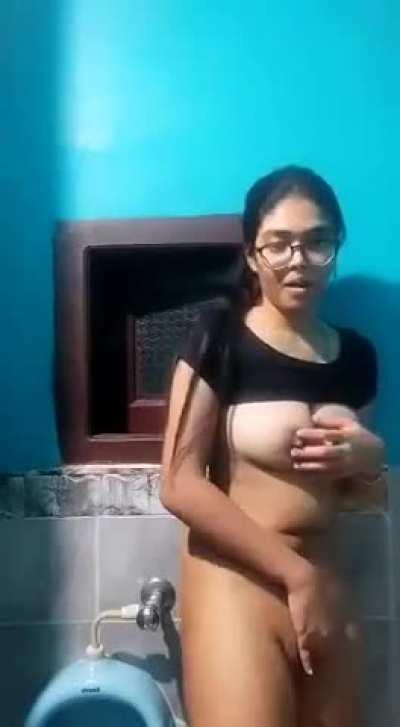 Horny Desi Girl Fingering in Bathroom 