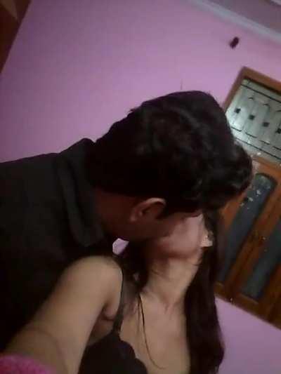 💥Desi Married Bhabhi🔥 with her boyfriend Full lusty expression, Kissing and boobs pressing 😍
