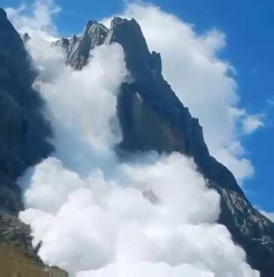 🔥 Avalanche in Switzerland 🔥