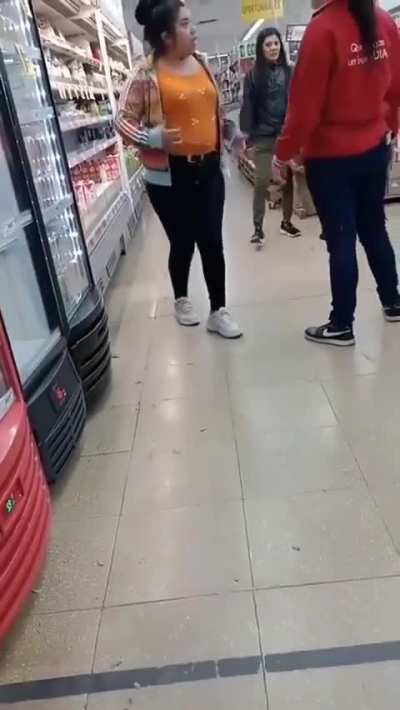 Ghetto women get angry after being caught robbing (Argentina)