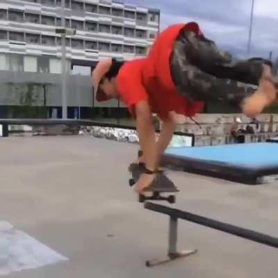 Skater wih deformity show off some sick moves